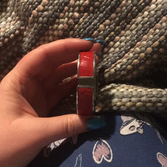 Red cuff watch - Picture 2 of 2